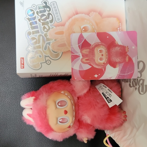 Labubu BIE Love (Pink) BIG INTO ENERGY THE MONSTERS SERIES - Picture 1 of 4
